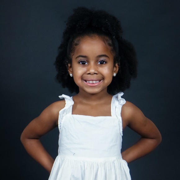 Meet your Posher, Demi Rae - Picture 2 of 2